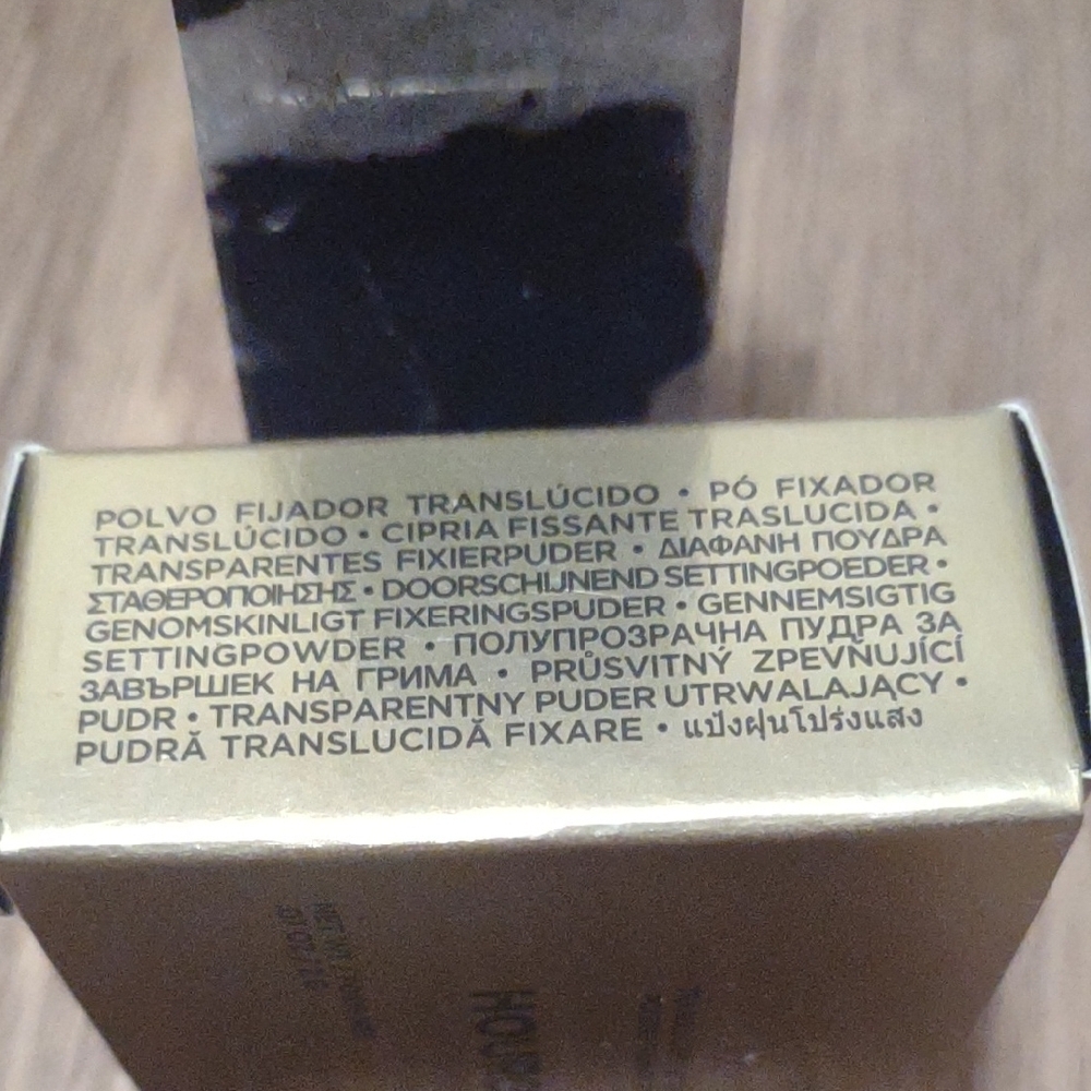 NIB Hourglass Veil Translucent Setting Powder - Picture 6 of 6